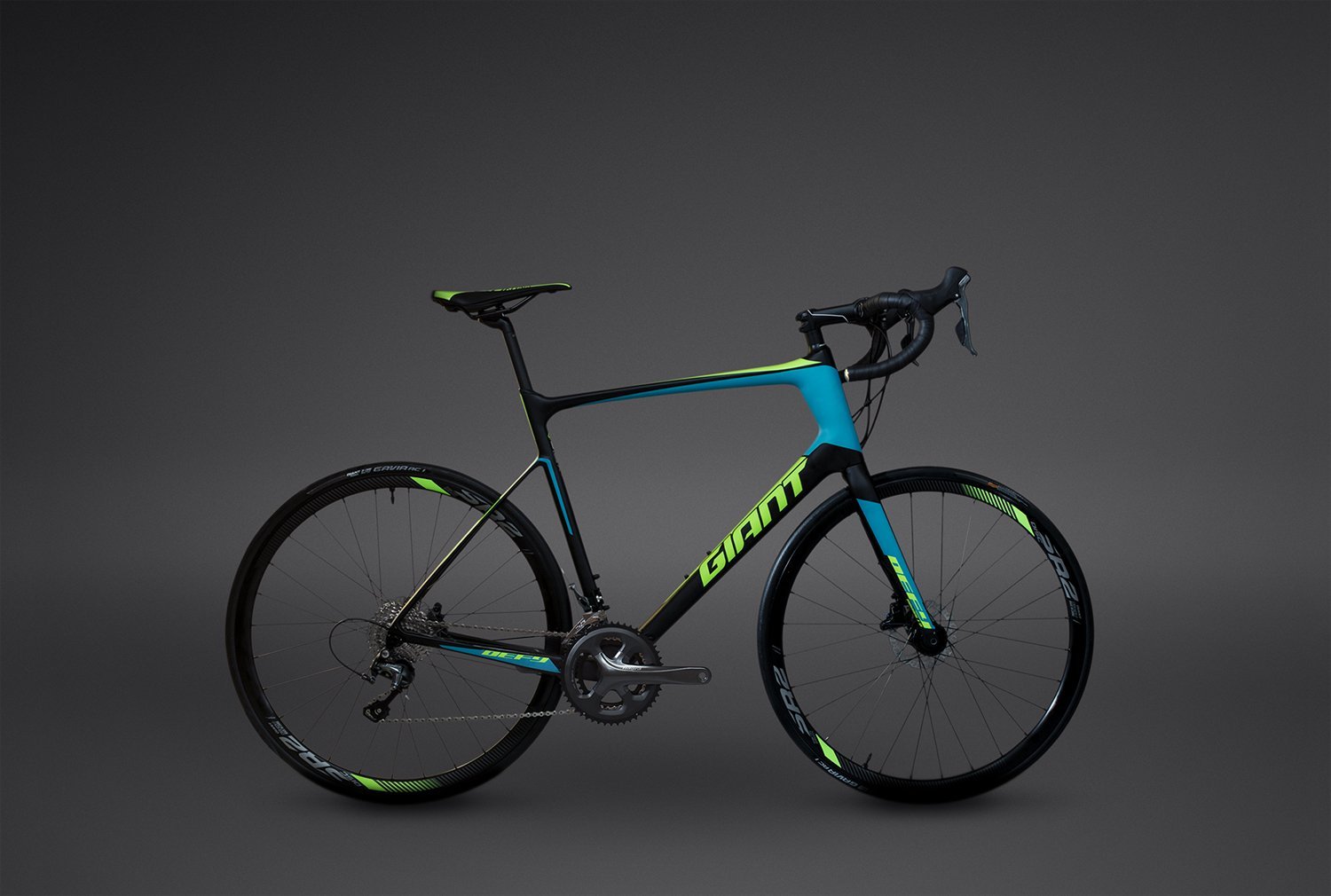 Studio Product Photography of Giant Defy Road Bike (3)